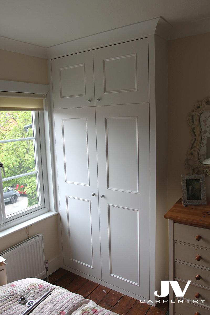Alcove fitted wardrobe with cornice
