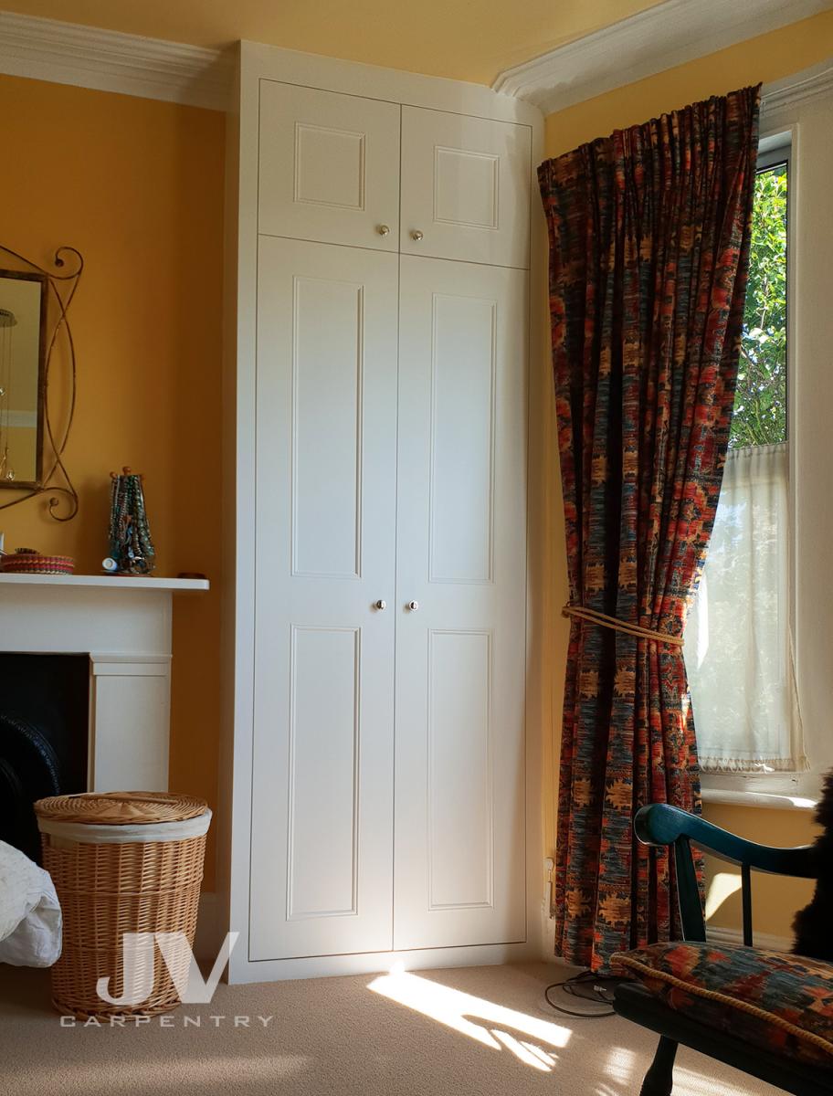 Alcove fitted wardrobe in London